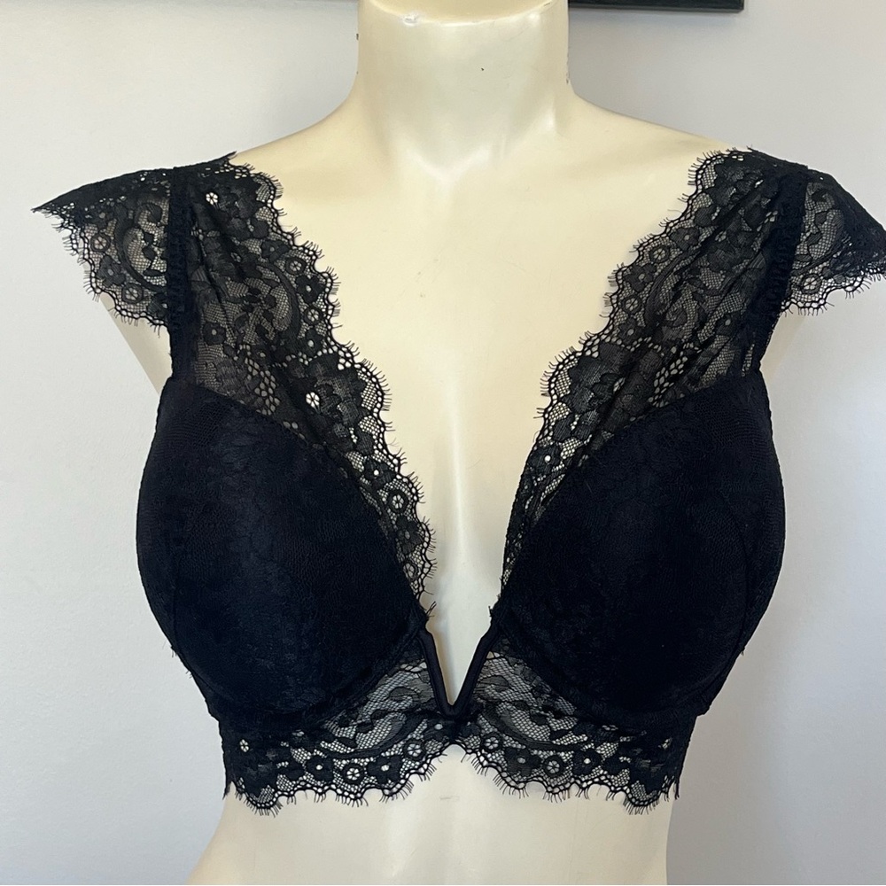💕2/$35 💕La Senza Black Lace Deep V Bra 32/34 D/DD